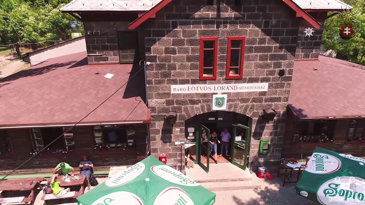 Penzión pre hostí Baro Eoetvoes Lorand Menedekhaz *
